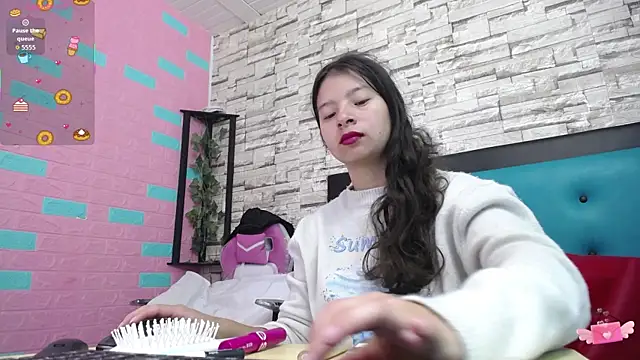 maily can online show from October 31, 12:57 pm