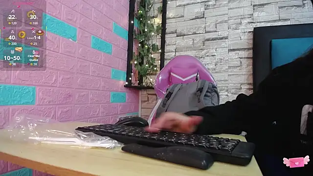 maily can online show from November 12, 1:04 pm