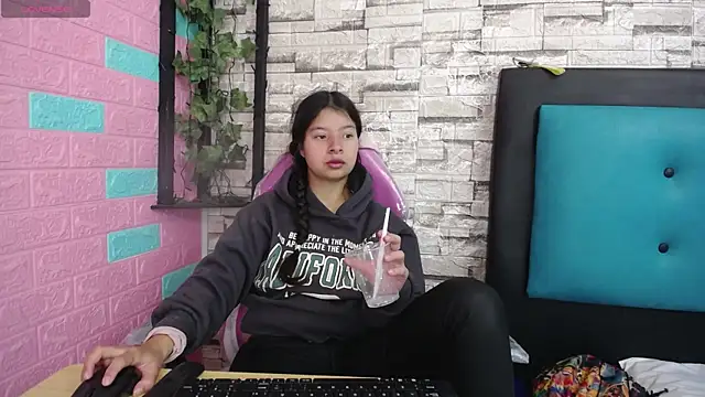 maily can online show from November 24, 1:11 pm