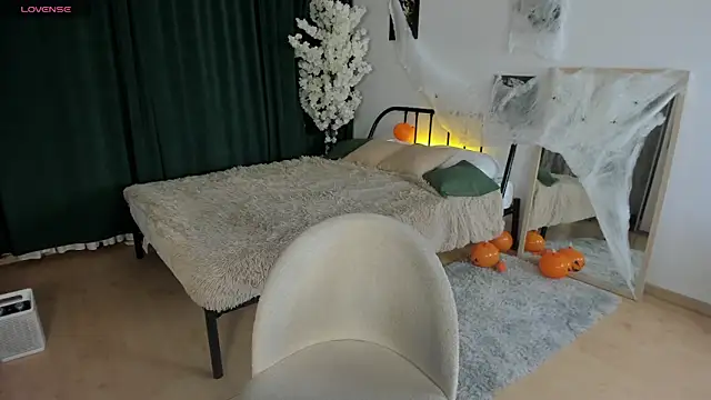 LiliaMoons online show from October 31, 10:23 am