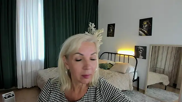 LiliaMoons online show from October 6, 8:37 am