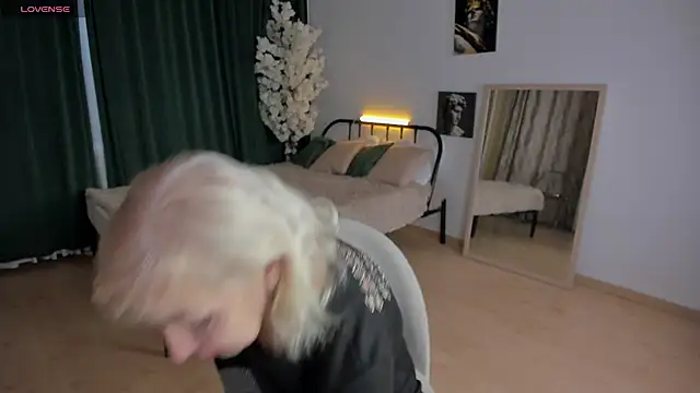 LiliaMoons online show from November 18, 9:34 am