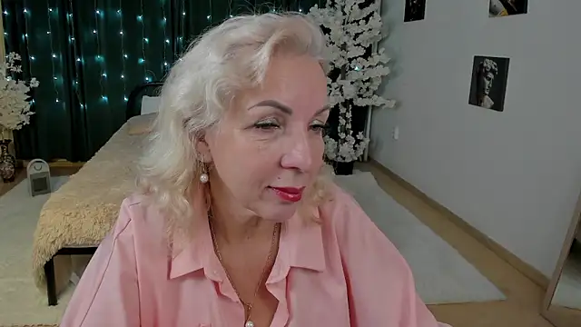 LiliaMoons online show from December 15, 9:48 am