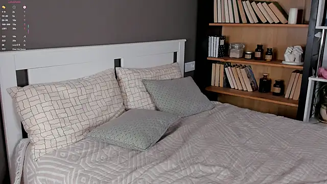 Snapshot of AlbertaClack chatting on November 14, 12:31 pm AlbertaClack online show from November 14, 12:31 pm