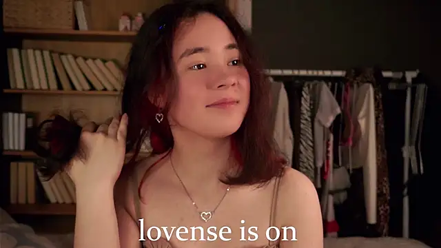 Snapshot of AlbertaClack chatting on November 9, 11:14 am AlbertaClack online show from November 9, 11:14 am