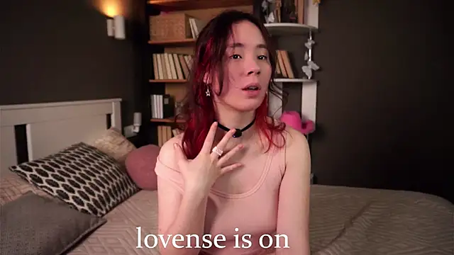 Snapshot of AlbertaClack chatting on November 12, 11:47 am AlbertaClack online show from November 12, 11:47 am