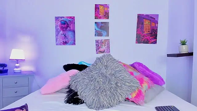 Snapshot of shizuka_84 chatting on November 8, 11:03 am shizuka 84 online show from November 8, 11:03 am