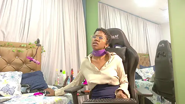 Snapshot of didoelizabeth chatting on September 29, 1:17 pm didoelizabeth online show from September 29, 1:17 pm