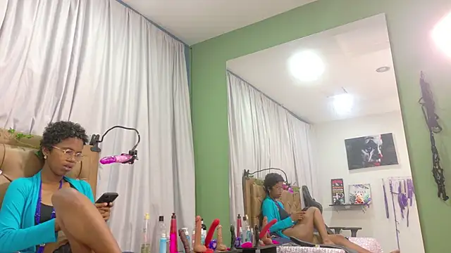 Snapshot of didoelizabeth chatting on October 4, 1:34 pm didoelizabeth online show from October 4, 1:34 pm