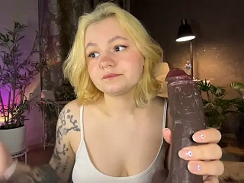 MoonIvy  online show from March 8, 6:22 pm