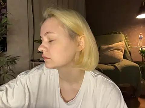 Snapshot of MoonIvy_ chatting on June 14, 7:48 pm MoonIvy online show from June 14, 7:48 pm