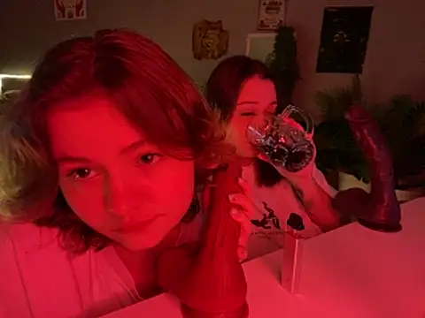 MoonIvy  online show from November 15, 5:28 pm