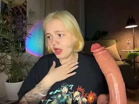 Snapshot of MoonIvy_ chatting on May 21, 7:33 pm MoonIvy online show from May 21, 7:33 pm