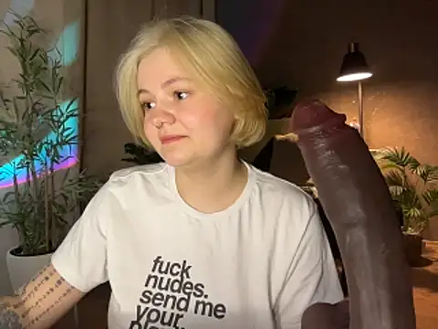 MoonIvy  online show from March 21, 7:51 pm