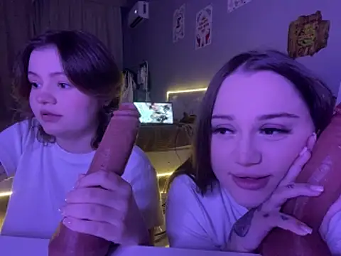 MoonIvy  online show from November 30, 6:19 pm