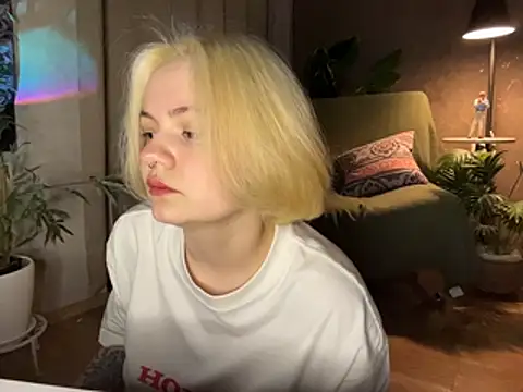 MoonIvy  online show from April 17, 7:06 pm