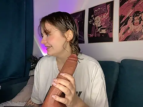 MoonIvy  online show from September 18, 5:05 pm