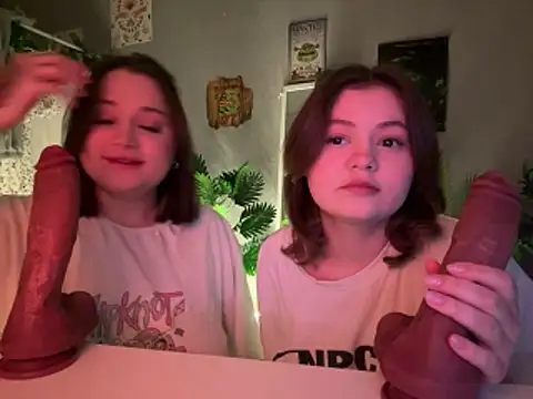 Snapshot of MoonIvy_ chatting on January 5, 6:55 pm MoonIvy online show from January 5, 6:55 pm