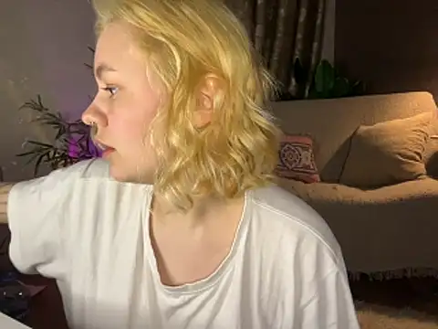 Snapshot of MoonIvy_ chatting on March 2, 7:10 pm MoonIvy online show from March 2, 7:10 pm