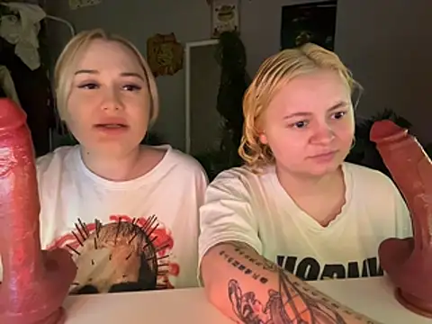 Snapshot of MoonIvy_ chatting on February 21, 5:26 pm MoonIvy online show from February 21, 5:26 pm