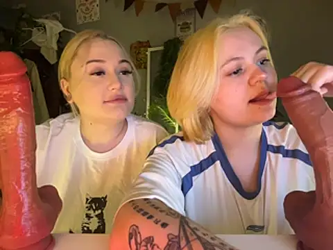 Snapshot of MoonIvy_ chatting on February 19, 6:16 pm MoonIvy online show from February 19, 6:16 pm