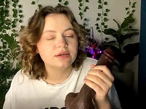 MoonIvy  online show from November 23, 6:29 pm