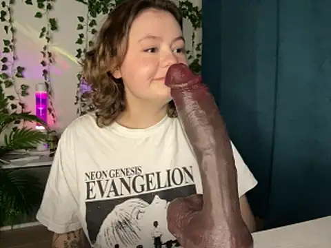 MoonIvy  online show from December 18, 6:12 pm