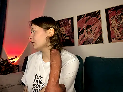 MoonIvy  online show from September 28, 5:09 pm