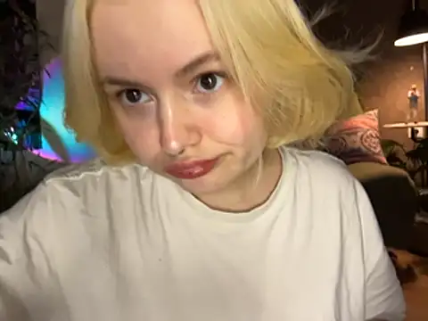 Snapshot of MoonIvy_ chatting on May 2, 7:30 pm MoonIvy online show from May 2, 7:30 pm