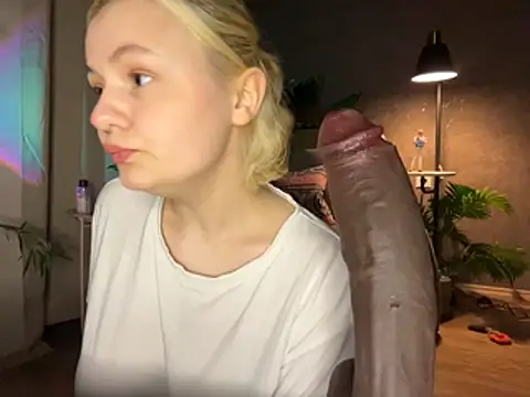 Snapshot of MoonIvy_ chatting on May 30, 7:30 pm MoonIvy online show from May 30, 7:30 pm