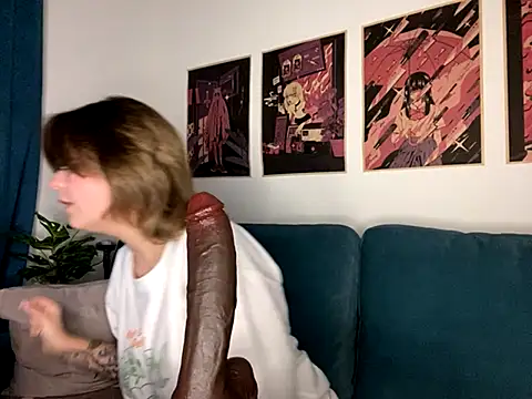 MoonIvy  online show from September 24, 5:08 pm