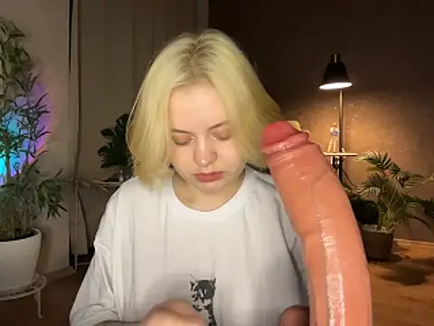 MoonIvy  online show from March 26, 7:12 pm