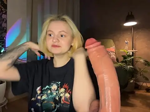 Snapshot of MoonIvy_ chatting on June 22, 7:22 pm MoonIvy online show from June 22, 7:22 pm