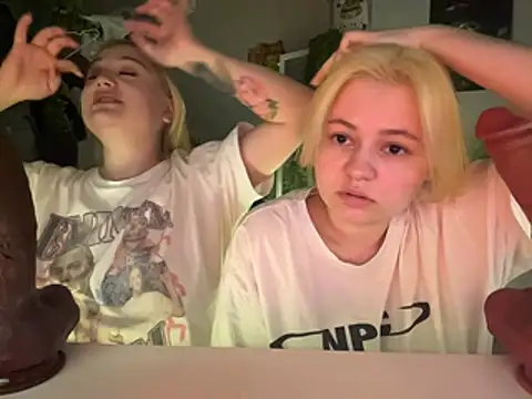 Snapshot of MoonIvy_ chatting on February 20, 5:37 pm MoonIvy online show from February 20, 5:37 pm