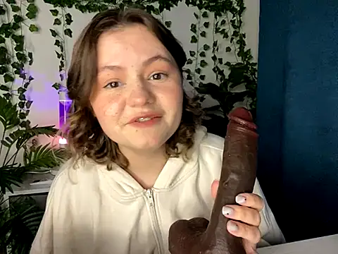 MoonIvy  online show from November 21, 6:18 pm