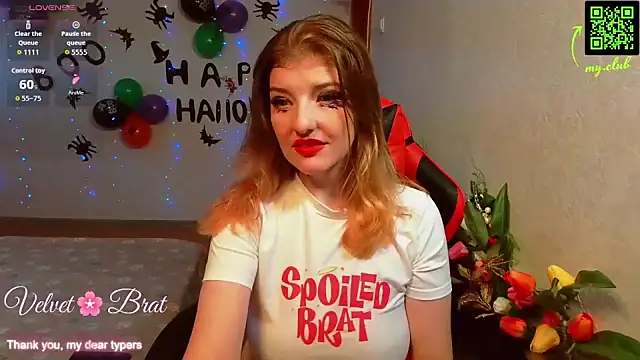 Snapshot of QueenInSilence chatting on October 19, 9:17 pm QueenInSilence online show from October 19, 9:17 pm