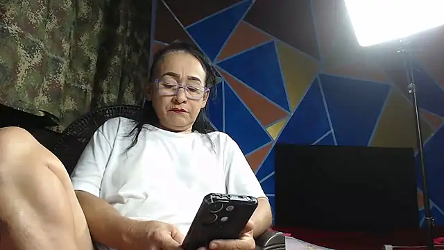 maggi hotsson online show from January 8, 10:38 pm