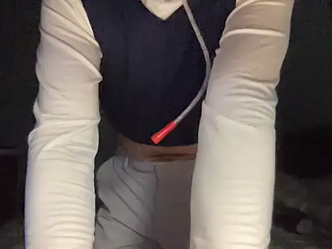 Snapshot of lahungdj12 chatting on January 12, 5:03 am lahungdj12 online show from January 12, 5:03 am