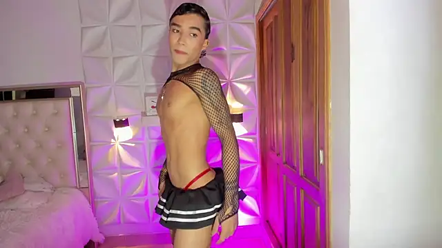 Snapshot of Wyatt_Rose chatting on November 30, 4:13 am Wyatt Rose online show from November 30, 4:13 am