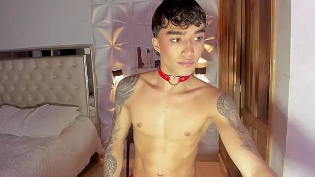 Snapshot of Wyatt_Rose chatting on November 25, 4:02 am Wyatt Rose online show from November 25, 4:02 am