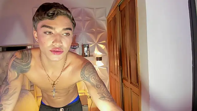 Snapshot of Wyatt_Rose chatting on November 29, 3:50 am Wyatt Rose online show from November 29, 3:50 am