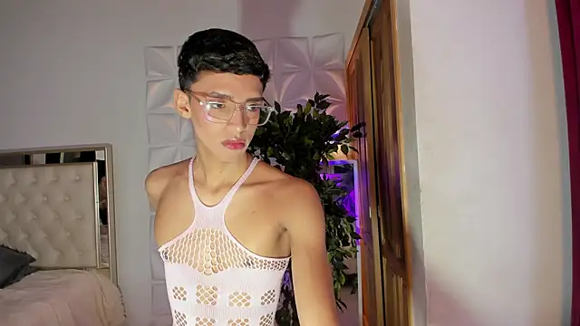 Snapshot of Wyatt_Rose chatting on November 12, 7:23 am Wyatt Rose online show from November 12, 7:23 am