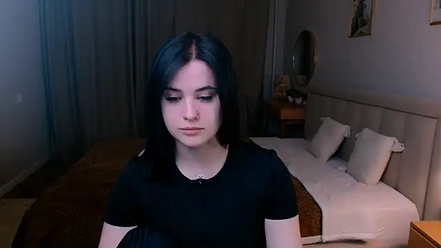 lil angel  online show from April 17, 9:28 pm