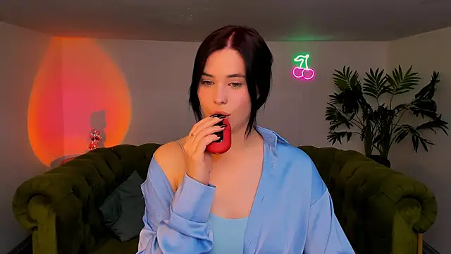 Snapshot of lil_angel_ chatting on October 9, 1:11 pm lil angel online show from October 9, 1:11 pm