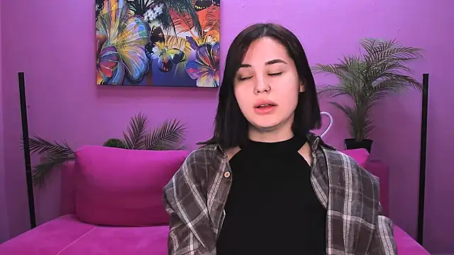 lil angel  online show from November 17, 9:02 am