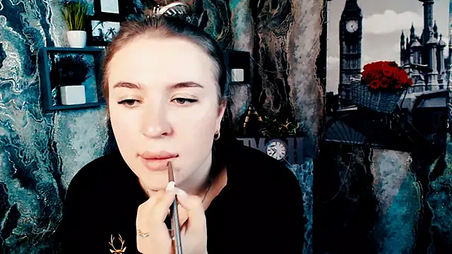 JuliaTopp  online show from October 1, 5:28 pm