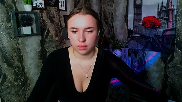 JuliaTopp  online show from October 4, 4:19 pm