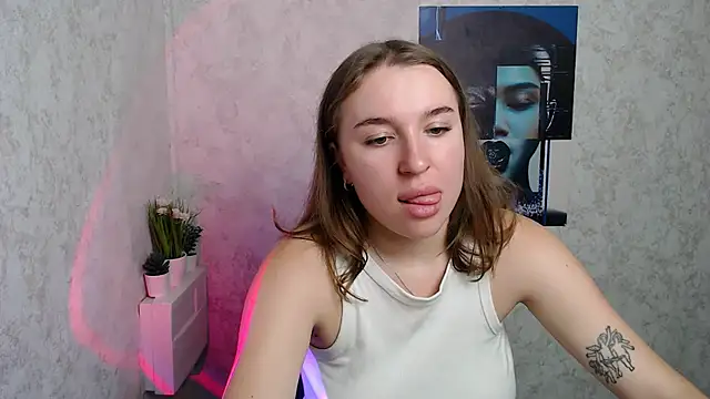 JuliaTopp  online show from October 26, 8:15 am