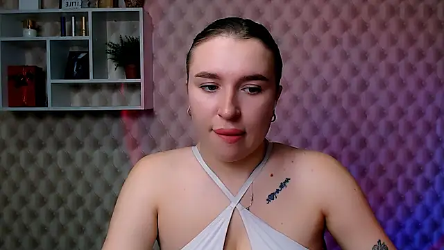 JuliaTopp  online show from December 5, 8:46 am