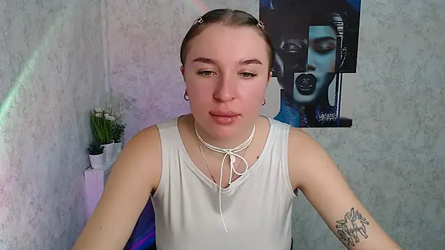 JuliaTopp  online show from October 24, 6:40 pm